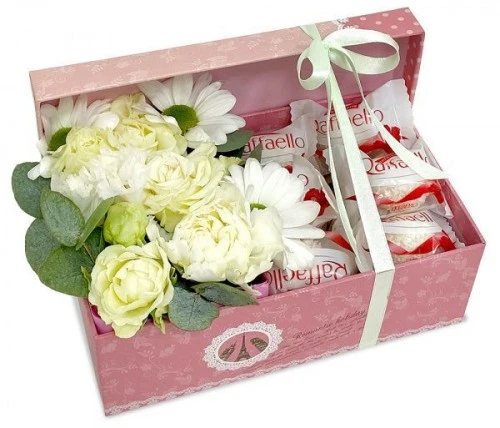 Композиция "Коробка с raffaello"